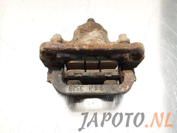 Rear brake calliper, right from a Nissan Qashqai (J10) 1.6 16V 2014