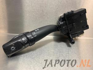 Używane Przelacznik swiatel Toyota Avensis Verso (M20) 2.0 D-4D 16V Cena € 34,95 Procedura marży oferowane przez Japoto Parts B.V.