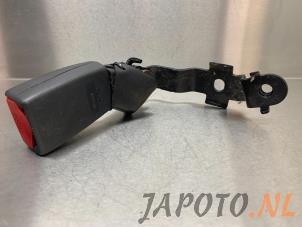 Used Rear seatbelt buckle, right Toyota Avensis Wagon (T25/B1E) 2.2 D-4D 16V D-CAT Price € 14,95 Margin scheme offered by Japoto Parts B.V.