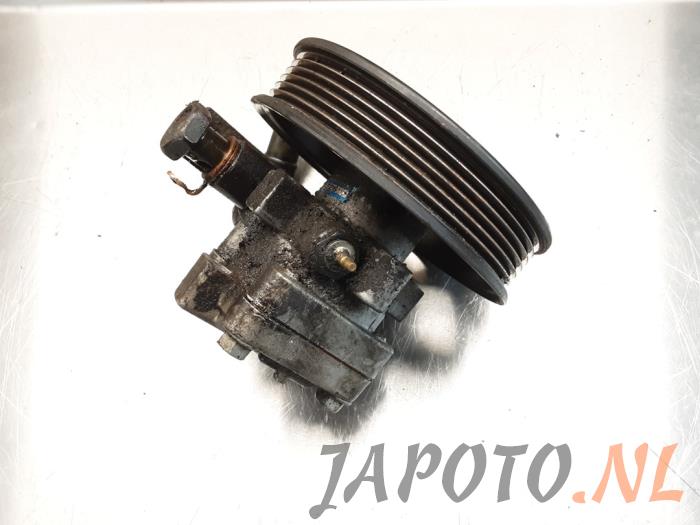 Usagé Support pompe direction assistée Kia Carens III (FG) 2.0i CVVT 16V Prix € 26,20 Règlement à la marge proposé par Japoto Parts B.V.