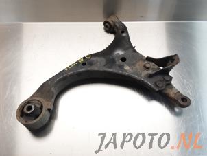 Used Front lower wishbone, left Kia Carens III (FG) 2.0i CVVT 16V Price € 34,95 Margin scheme offered by Japoto Parts B.V.