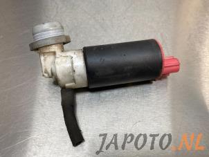 Used Rear screen washer pump Toyota Avensis Wagon (T25/B1E) 2.2 D-4D 16V D-CAT Price € 14,95 Margin scheme offered by Japoto Parts B.V.