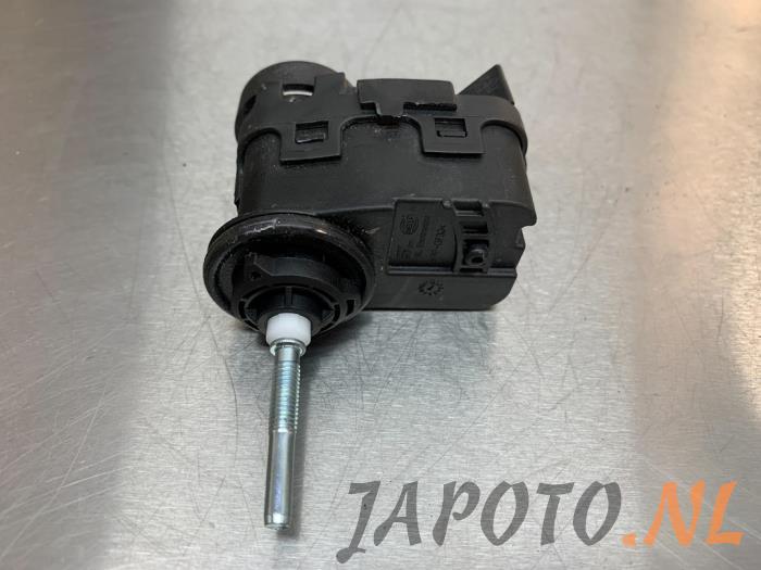 Headlight motor from a Hyundai i20 (GBB) 1.0 T-GDI 100 12V 2019