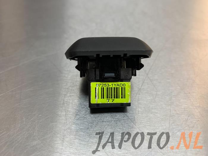 Light sensor from a Hyundai i20 (GBB) 1.0 T-GDI 100 12V 2019