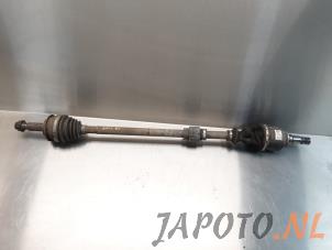 Usagé Arbre de transmission avant droit Subaru Trezia 1.33 16V Dual VVT-I Prix € 89,95 Règlement à la marge proposé par Japoto Parts B.V.