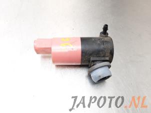 Usagé Pompe lave-glace arrière Toyota Yaris II (P9) 1.4 D-4D Prix € 14,99 Règlement à la marge proposé par Japoto Parts B.V.
