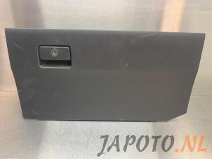 Usagé Boîte à gants Toyota Verso 2.0 16V D-4D-F Prix € 34,95 Règlement à la marge proposé par Japoto Parts B.V.