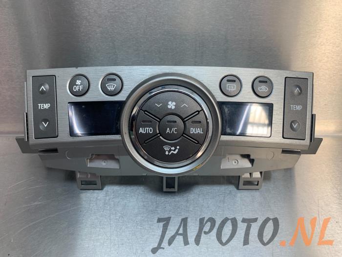 Heater control panel from a Toyota Verso 2.0 16V D-4D-F 2010