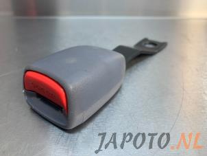 Używane Wtyk pasa bezpieczenstwa prawy przód Daihatsu Terios (J1) 1.3 16V 4x4 Cena € 14,99 Procedura marży oferowane przez Japoto Parts B.V.