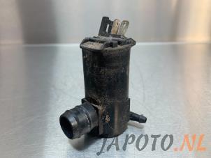 Used Rear screen washer pump Daihatsu Terios (J1) 1.3 16V 4x4 Price € 14,99 Margin scheme offered by Japoto Parts B.V.