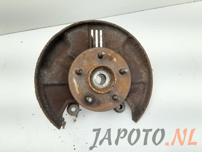 Buje de rueda delante de un Daihatsu Terios (J1) 1.3 16V 4x4 2000