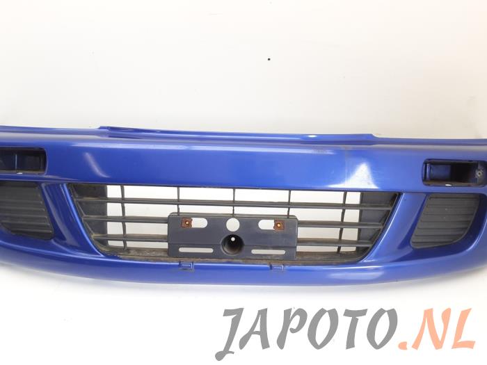 Stoßstange vorne van een Daihatsu Terios (J1) 1.3 16V 4x4 2000