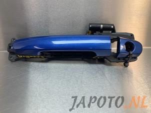 Usagé Poignée de porte avant gauche Daihatsu Terios (J2) 1.5 16V DVVT 4x2 Euro 4 Prix € 19,95 Règlement à la marge proposé par Japoto Parts B.V.