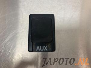 Usagé Connexion USB Toyota RAV4 (A3) 2.0 16V Valvematic 4x2 Prix € 14,95 Règlement à la marge proposé par Japoto Parts B.V.