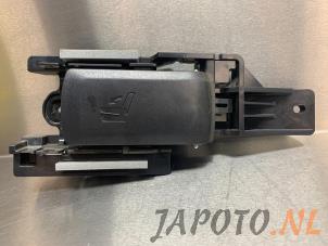 Gebrauchte Rücksitz Schloss Toyota RAV4 (A3) 2.0 16V Valvematic 4x2 Preis € 12,50 Margenregelung angeboten von Japoto Parts B.V.