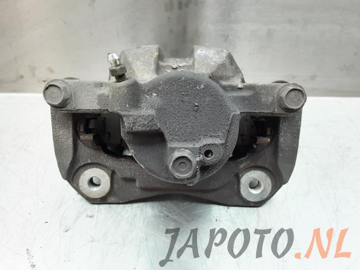 Front brake calliper, left from a Toyota RAV4 (A3) 2.0 16V Valvematic 4x2 2010