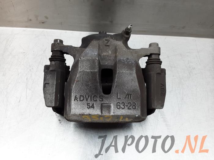 Front brake calliper, left from a Toyota RAV4 (A3) 2.0 16V Valvematic 4x2 2010