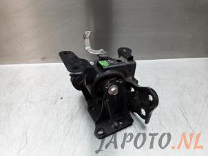 Used Gearbox mount Toyota RAV4 (A3) 2.0 16V Valvematic 4x2 Price € 24,95 Margin scheme offered by Japoto Parts B.V.
