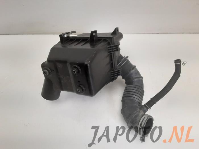Cuerpo de filtro de aire de un Toyota RAV4 (A3) 2.0 16V Valvematic 4x2 2010