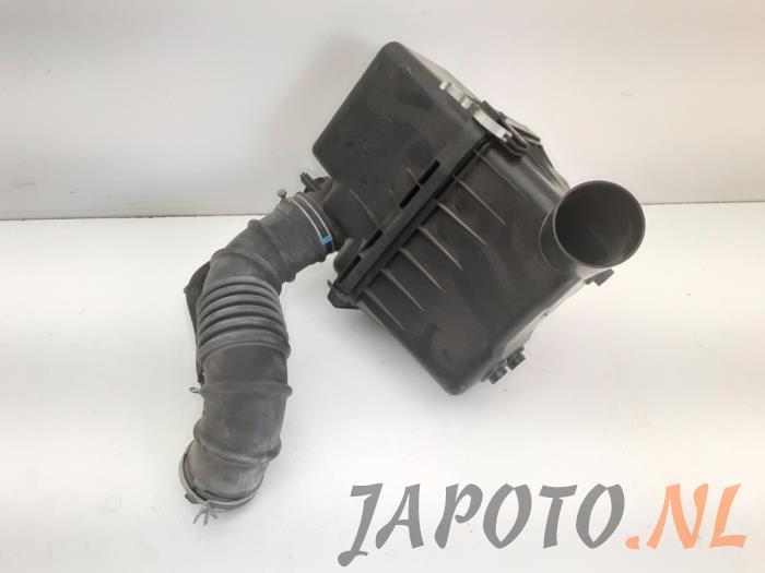 Cuerpo de filtro de aire de un Toyota RAV4 (A3) 2.0 16V Valvematic 4x2 2010