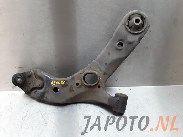 Front lower wishbone, right from a Toyota Verso 2.0 16V D-4D-F 2010