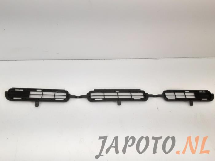 Pare-chocs grille d'un Toyota RAV4 (A3) 2.0 16V Valvematic 4x2 2010