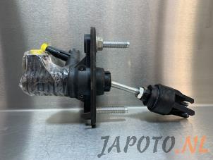 Usados Embrague cilindro maestro Toyota RAV4 (A3) 2.0 16V Valvematic 4x2 Precio € 29,00 Norma de margen ofrecido por Japoto Parts B.V.