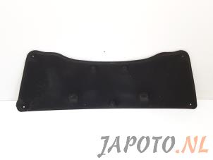 Usagé Revêtement capot Toyota RAV4 (A3) 2.2 D-CAT 16V 4x4 Prix € 39,00 Règlement à la marge proposé par Japoto Parts B.V.