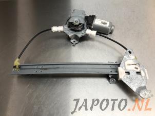 Usagé Lève vitre électrique arrière gauche Nissan Qashqai (J10) 2.0 16V Prix € 29,95 Règlement à la marge proposé par Japoto Parts B.V.