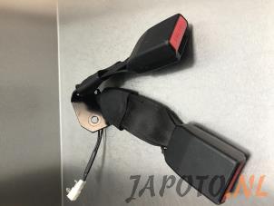 Usagé Insertion ceinture de sécurité arrière gauche Nissan Qashqai (J10) 2.0 16V Prix € 14,95 Règlement à la marge proposé par Japoto Parts B.V.