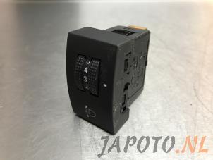 Usados Interruptor faro lhv Kia Venga 1.6 CVVT 16V Precio € 9,95 Norma de margen ofrecido por Japoto Parts B.V.