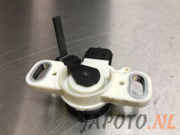 Begagnade Gaspedalsensor Toyota Avensis Wagon (T27) 2.0 16V D-4D-F Pris € 36,70 Marginaltabell erbjuds av Japoto Parts B.V.