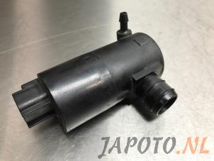 Used Rear screen washer pump Toyota Avensis Wagon (T27) 2.0 16V D-4D-F Price € 14,95 Margin scheme offered by Japoto Parts B.V.