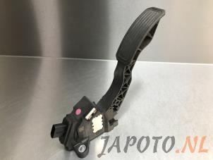 Used Accelerator pedal Toyota Avensis Wagon (T27) 2.0 16V D-4D-F Price € 49,95 Margin scheme offered by Japoto Parts B.V.