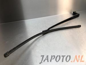 Used Front wiper arm Toyota Avensis Wagon (T27) 2.0 16V D-4D-F Price € 14,95 Margin scheme offered by Japoto Parts B.V.