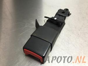 Used Rear seatbelt buckle, right Toyota Avensis Wagon (T27) 2.0 16V D-4D-F Price € 14,95 Margin scheme offered by Japoto Parts B.V.