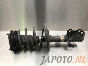 Używane Amortyzator lewy przód Toyota Avensis Wagon (T27) 2.0 16V D-4D-F Cena € 34,95 Procedura marży oferowane przez Japoto Parts B.V.