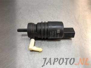 Usados Bomba de limpiaparabrisas detrás Suzuki Swift (ZA/ZC/ZD) 1.2 16V Precio € 14,95 Norma de margen ofrecido por Japoto Parts B.V.