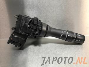 Usagé Commutateur essuie-glace Toyota RAV4 (A3) 2.0 16V Valvematic 4x4 Prix € 34,95 Règlement à la marge proposé par Japoto Parts B.V.