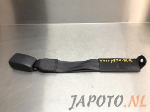 Used Rear seatbelt buckle, centre Toyota RAV4 (A3) 2.0 16V Valvematic 4x4 Price € 19,95 Margin scheme offered by Japoto Parts B.V.