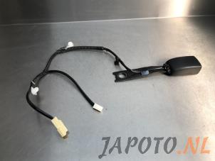 Usagé Insertion ceinture de sécurité avant droite Toyota RAV4 (A3) 2.0 16V Valvematic 4x4 Prix € 19,95 Règlement à la marge proposé par Japoto Parts B.V.