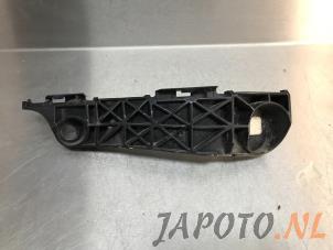 Usagé Support pare-chocs avant gauche Toyota RAV4 (A3) 2.0 16V Valvematic 4x4 Prix € 14,95 Règlement à la marge proposé par Japoto Parts B.V.