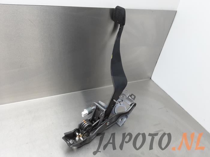 Używane Pedal hamulca Toyota RAV4 (A3) 2.0 16V Valvematic 4x4 Cena € 36,70 Procedura marży oferowane przez Japoto Parts B.V.