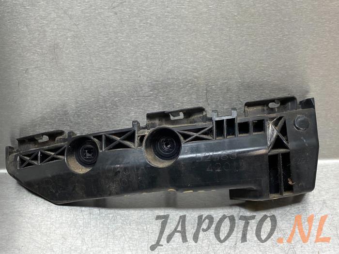 Rear bumper bracket, left from a Toyota RAV4 (A3) 2.0 16V Valvematic 4x4 2010
