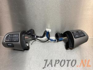 Usagé Commande radio volant Toyota RAV4 (A3) 2.0 16V Valvematic 4x4 Prix € 29,95 Règlement à la marge proposé par Japoto Parts B.V.