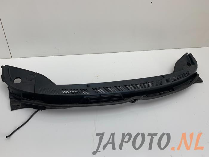 Cowl top grille from a Honda Civic (FA/FD) 1.3 Hybrid 2009