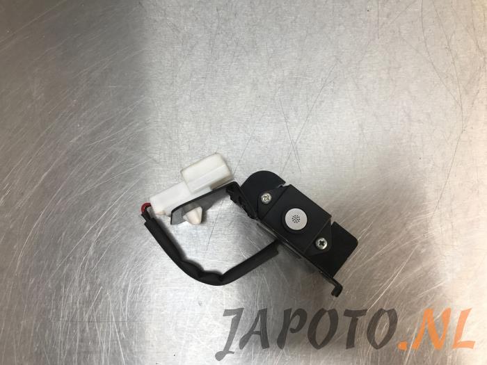 Używane Mikrofon Mazda CX-7 2.3 MZR DISI Turbo 16V Cena € 20,95 Procedura marży oferowane przez Japoto Parts B.V.
