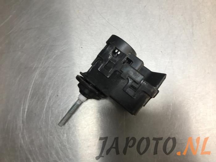 Headlight motor from a Hyundai i20 (GBB) 1.2i 16V 2015
