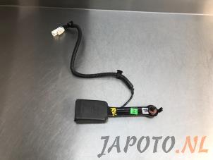 Used Front seatbelt buckle, right Hyundai i20 (GBB) 1.2i 16V Price € 24,14 Inclusive VAT offered by Japoto Parts B.V.