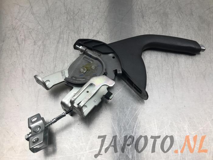 Parking brake lever from a Hyundai i20 (GBB) 1.2i 16V 2015